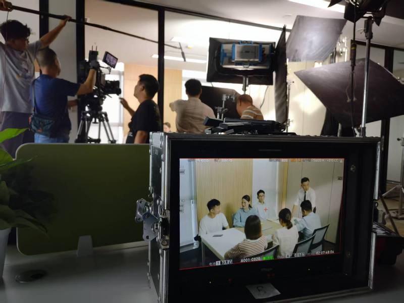大冶市TVC拍摄公司：科技产品视觉化大师，诠释未来感与功能美学